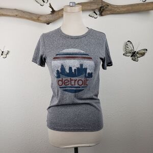 Moosejaw retro style graphic Detroit skyline logo